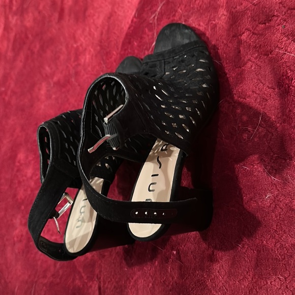 Women's High Heels - Picture 2 of 7